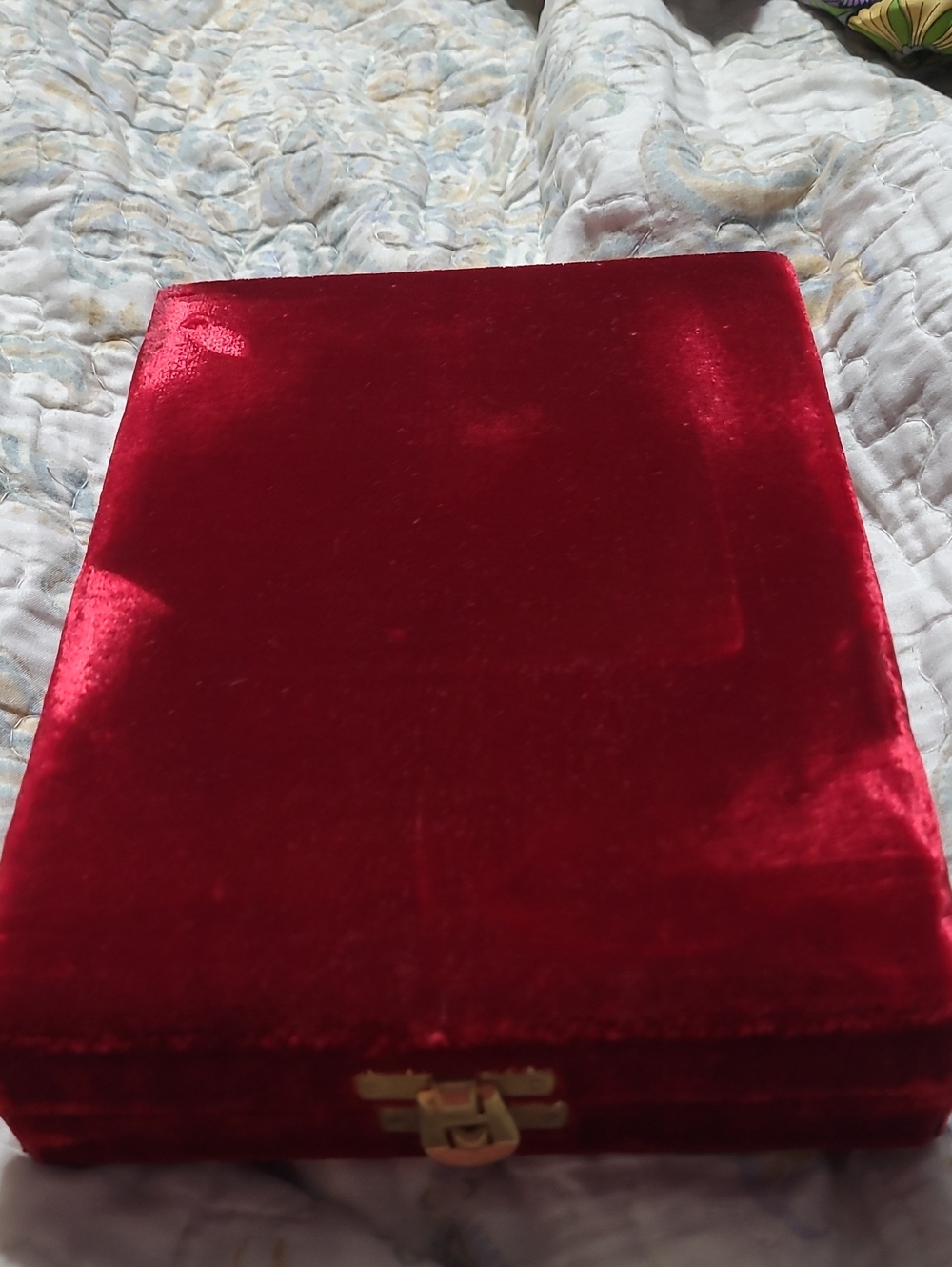 Neiman Marcus Red & Gold Ornate Round Mini Frame - Picture 7 of 8